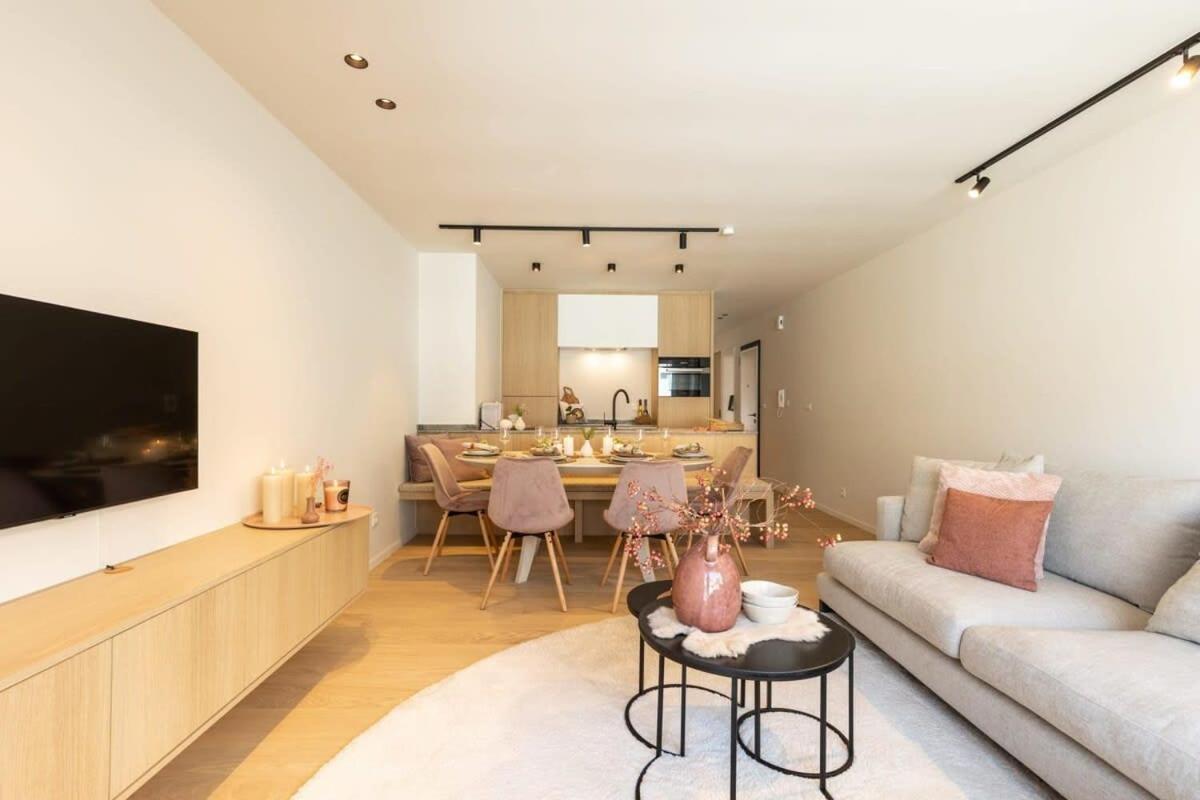 Huswell - Located With Parking In *