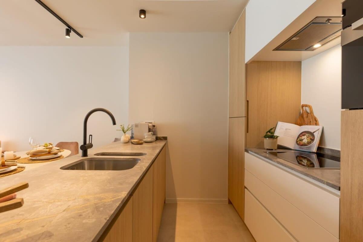 Huswell - Located With Parking In *