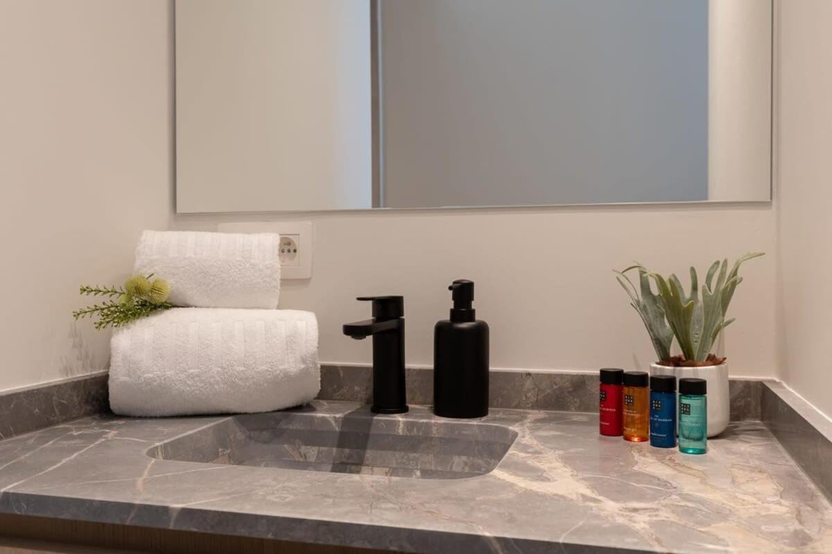 Huswell - Located With Parking In * Knokke-Heist