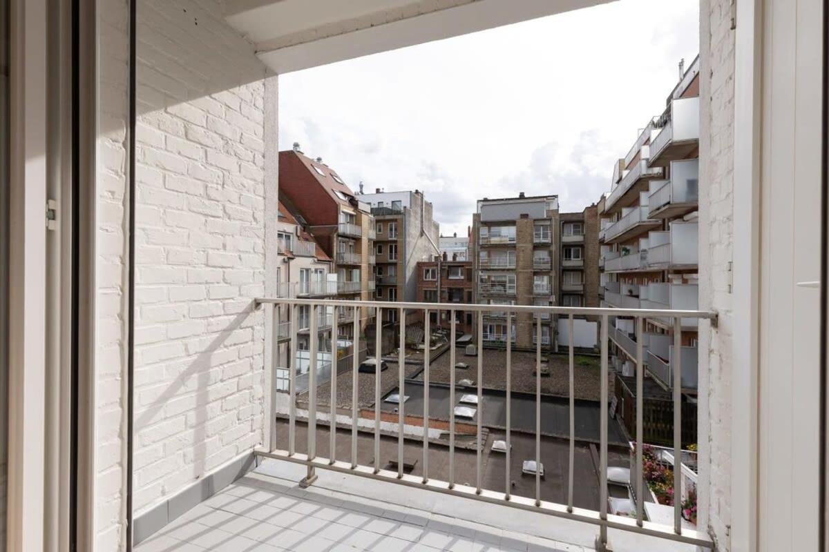 Huswell - Located With Parking In *